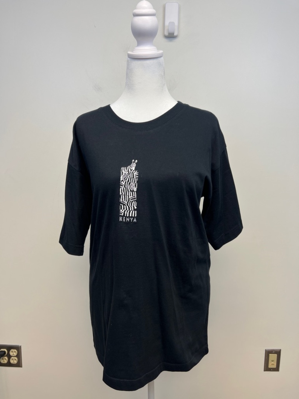 ONE WAY Black Casual Kenya T-Shirt with Scoop Neck & Embroidered Zebras size XL